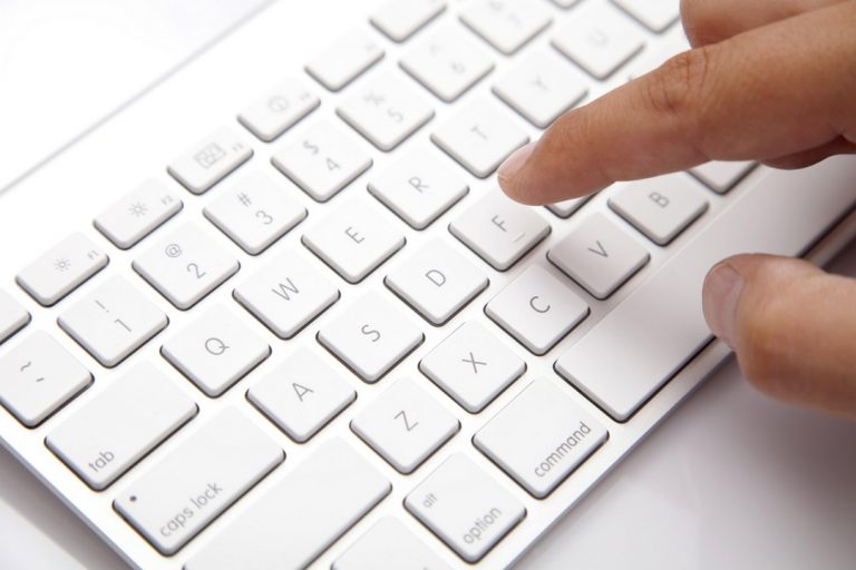 Clavier d'ordinateur blanc